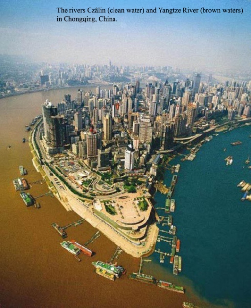 where-two-rivers-meet4-e1336422267750the-confluence-of-the-rivers-czc3a2lin-clean-water-and-yangtze-river-brown-waters-in-chongqing-china